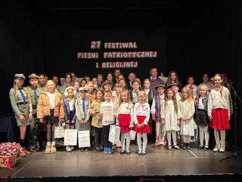 „Pełni wdzięczności za dar niepodległości …”