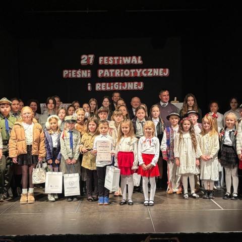 „Pełni wdzięczności za dar niepodległości …”